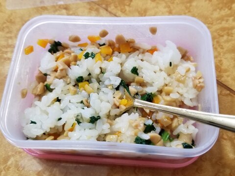 パプリカ、小松菜、納豆の混ぜご飯★幼児食初期